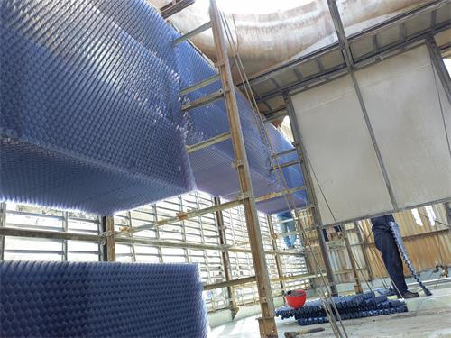 冷卻塔是如何促進玻璃鋼工業發展的,冷卻塔如何補水